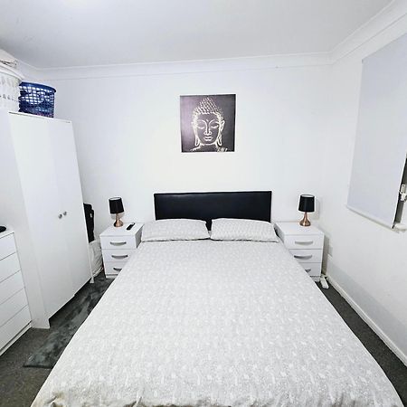 Lovely Fully Furnished One Bed Flat To Let 엔필드 외부 사진