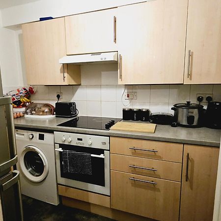 Lovely Fully Furnished One Bed Flat To Let 엔필드 외부 사진