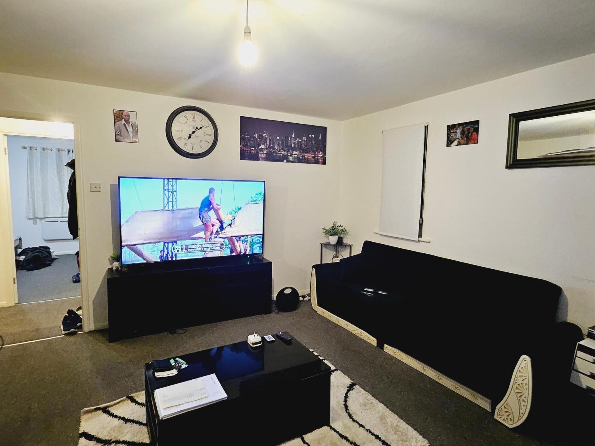 Lovely Fully Furnished One Bed Flat To Let 엔필드 외부 사진