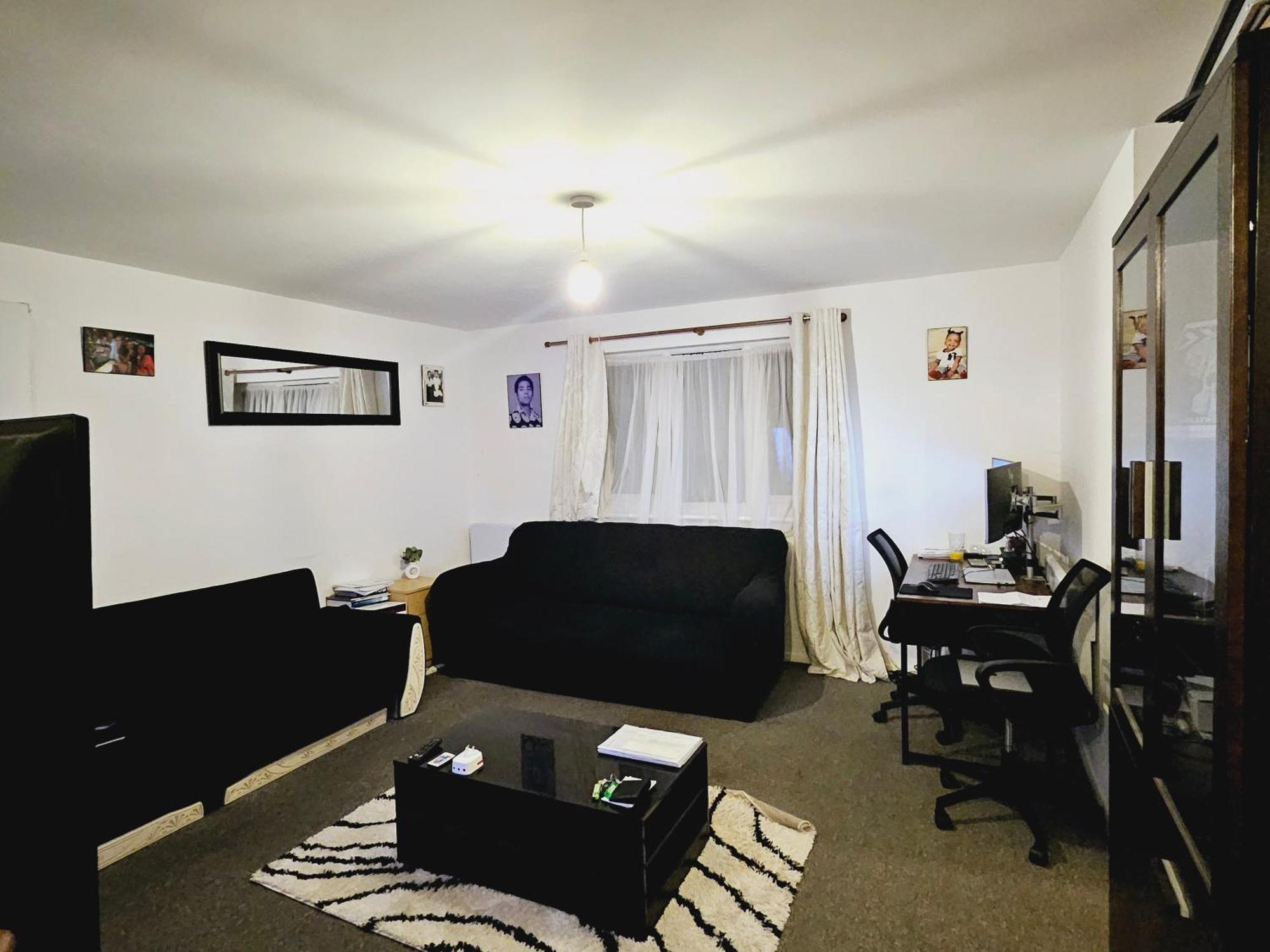 Lovely Fully Furnished One Bed Flat To Let 엔필드 외부 사진