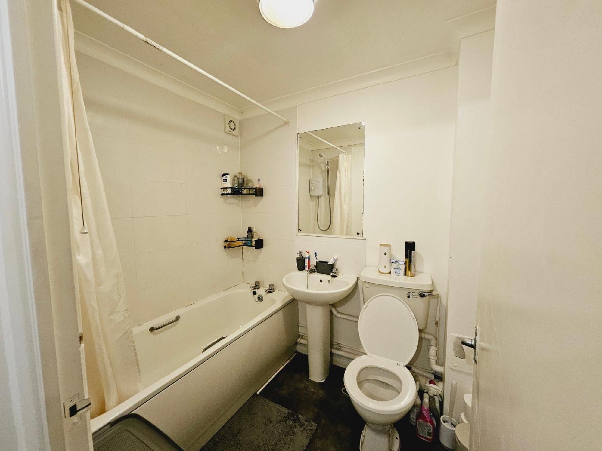 Lovely Fully Furnished One Bed Flat To Let 엔필드 외부 사진